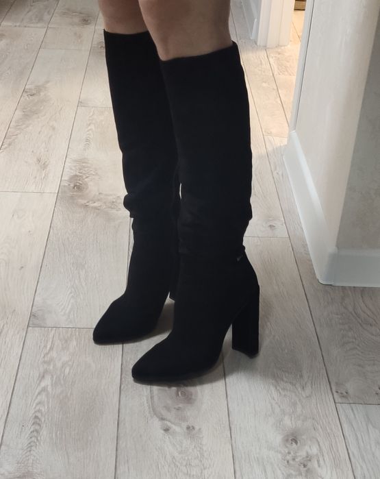 Замшевые чёрные сапоги