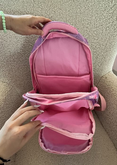 Чисто нова ученическа раница