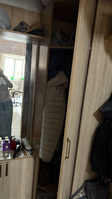 Продам угловую прихожку.