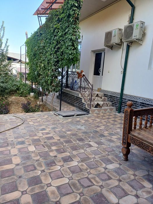 Продаю  дом в Бектемирском районе( ориентир- Фут-сити). 3.  8 сотокк