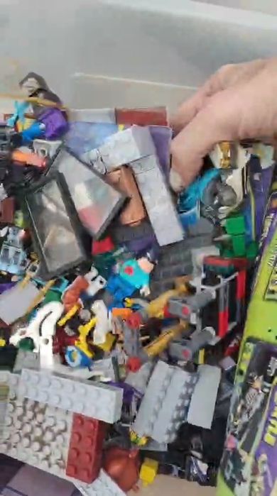 Ящик с Лего конструктор