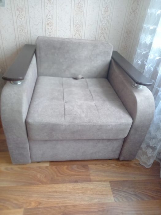 Продам кресло состаяние нового