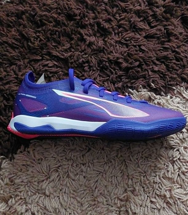 Adidasi Puma noi fotbal de sala.