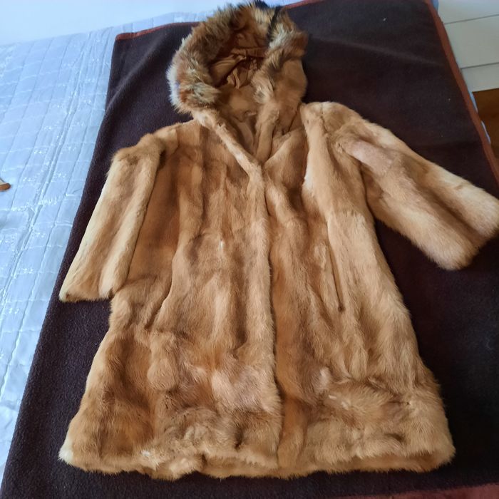 Vând haine de blana