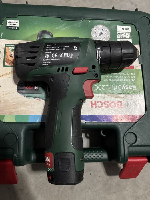 Masina de gaurit si insurubat Bosch Easydrill 1200