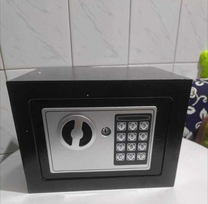 Надёжный сейф с ключом | Kalitli metall seyf