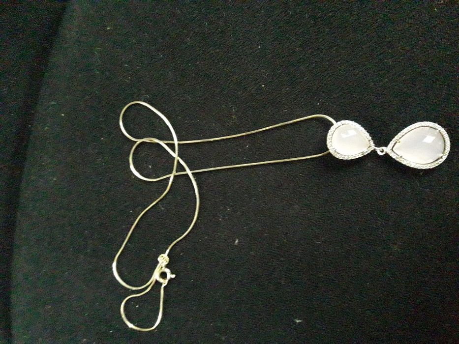 Сребърно колие с камък сваровски