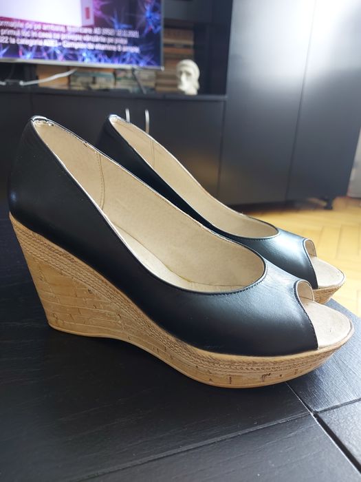 Pantofi de damă nr 37 aproape noi