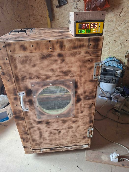 Инкубатор на 324 яиц