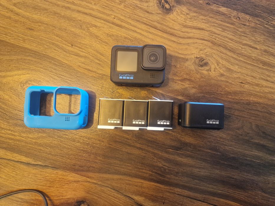 Vand GoPro HERO 10 Black + 3 baterii Enduro + încărcător original