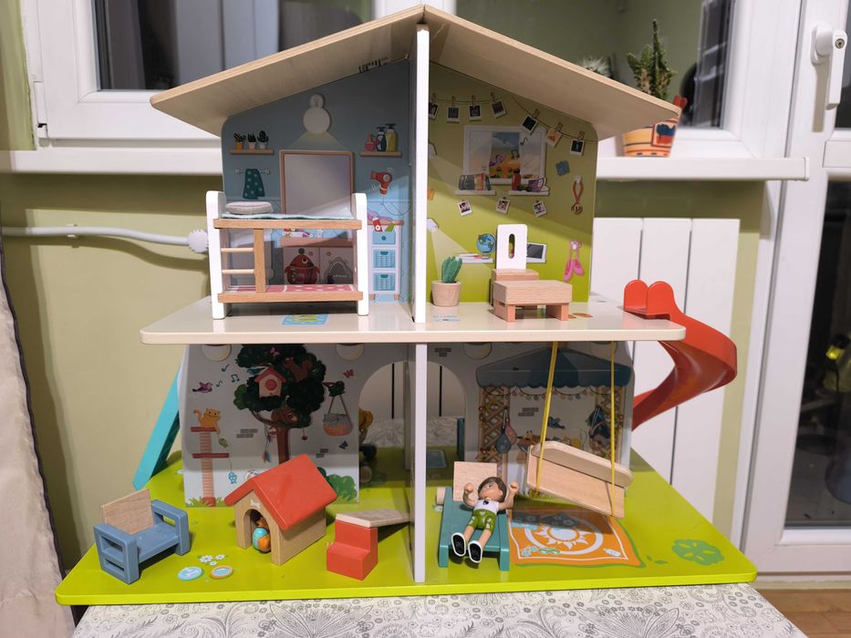 Музикална дървена къща с обзавеждане Hape Advenutre Kids