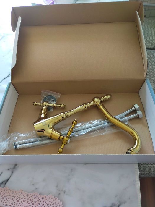 Смеситель для кухни или ванной