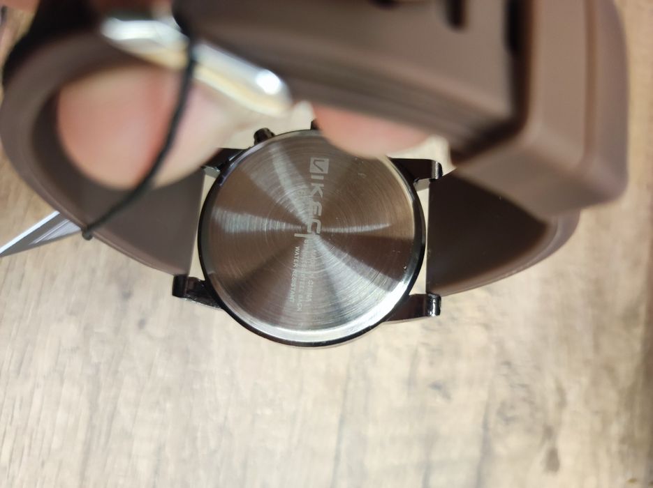 Продавам Часовник Vikec