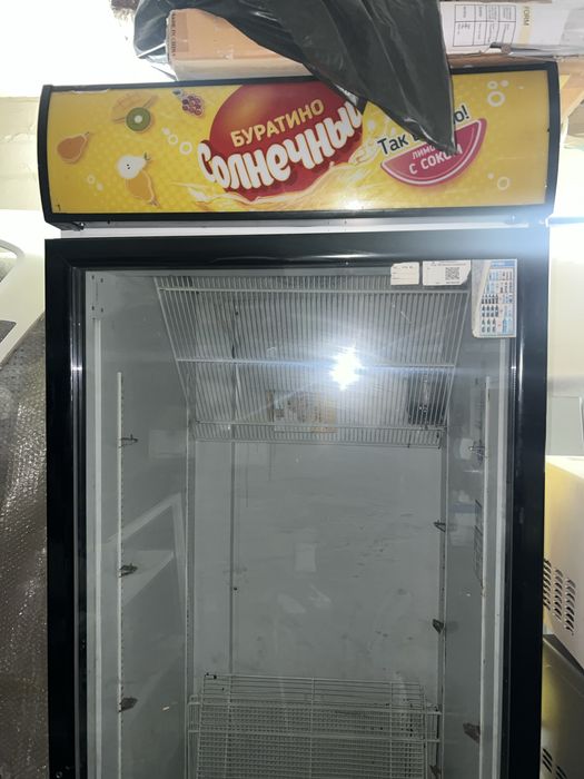 Продам холодильник витринный