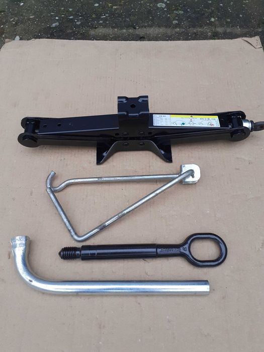 Cric,cheie roti,cui-tractare VW Tiguan, Caddy, SKODA Kodiaq, AUDI Q3
