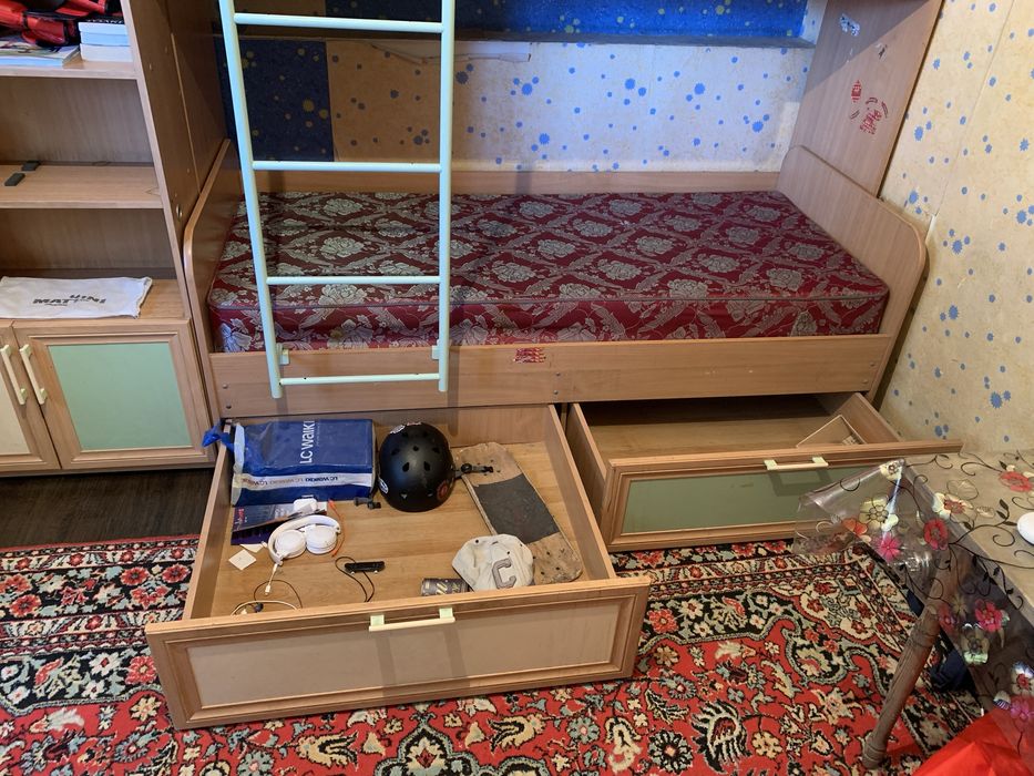 Кровать двухъярусная