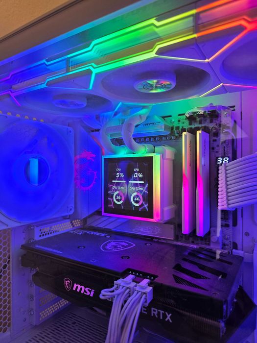 Геймърски компютър 9800x3d/32gb ram/3 tb ssd/am5