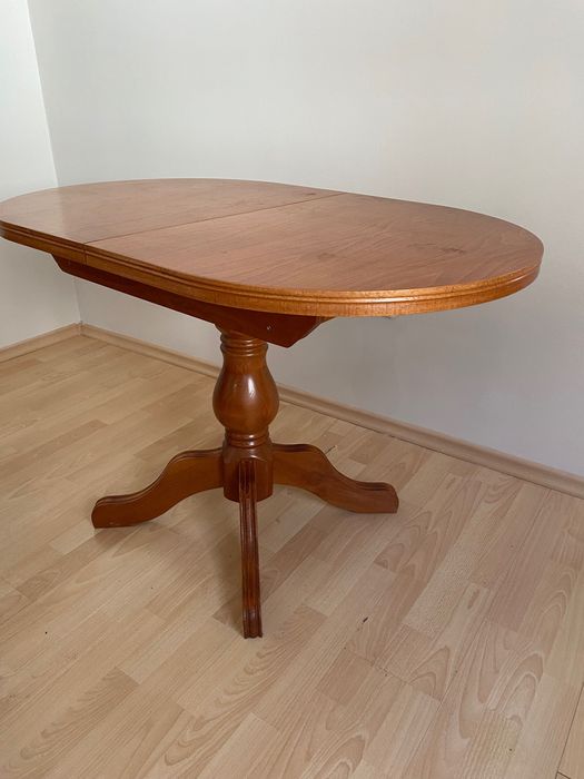 Дървена разтегателна трапезна маса