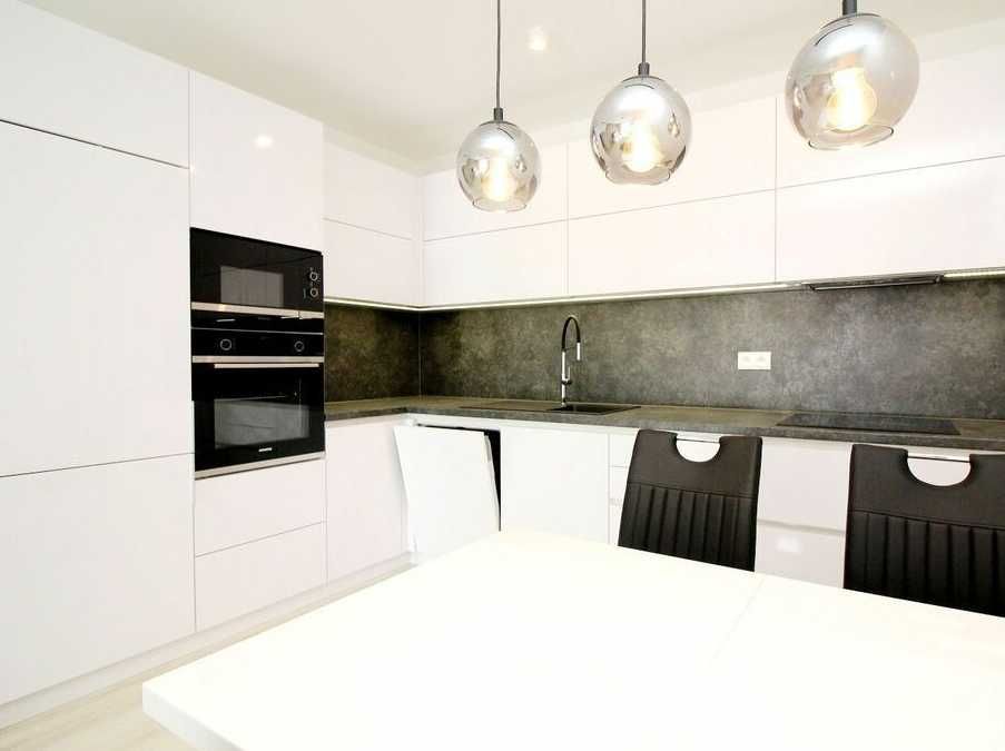 Дава се под наем Многостаен апартамент в Пловдив, Христо Смирненски - 92 кв.м за 459 € - Снимка #2