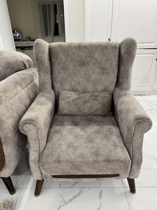 Диван с двуся креслами