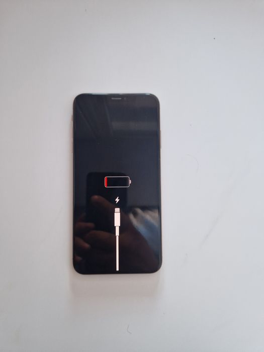 Iphone xs не берет заряд