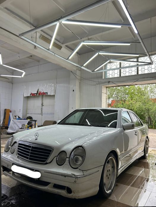 Mercedes Benz 210