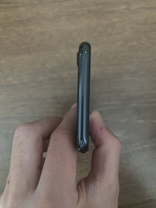 Продам Iphone айфон 7