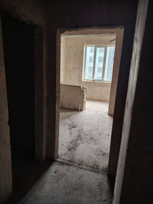 3 хонали квартира сотилади. Яшаш майдони 102м²..