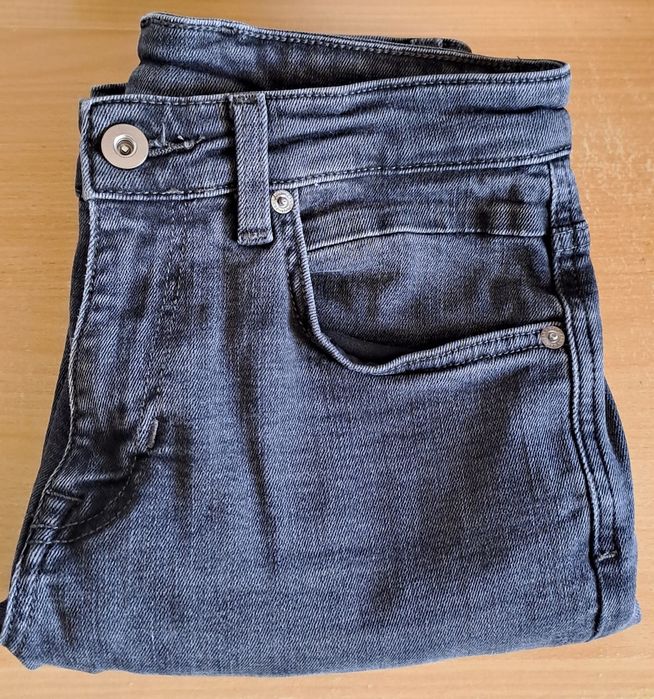 Vând pantaloni ZARA