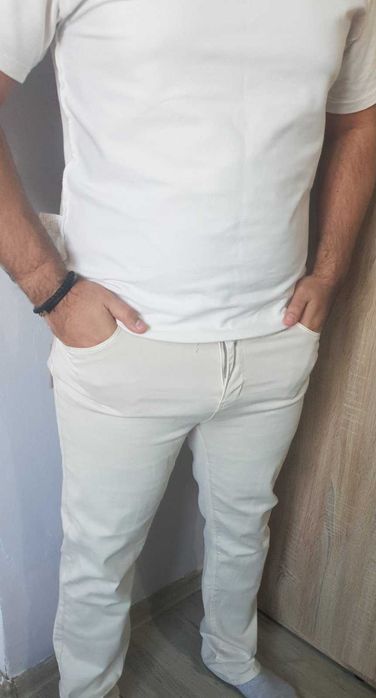 Колежанско яке, мъжки дънки (ИТ)