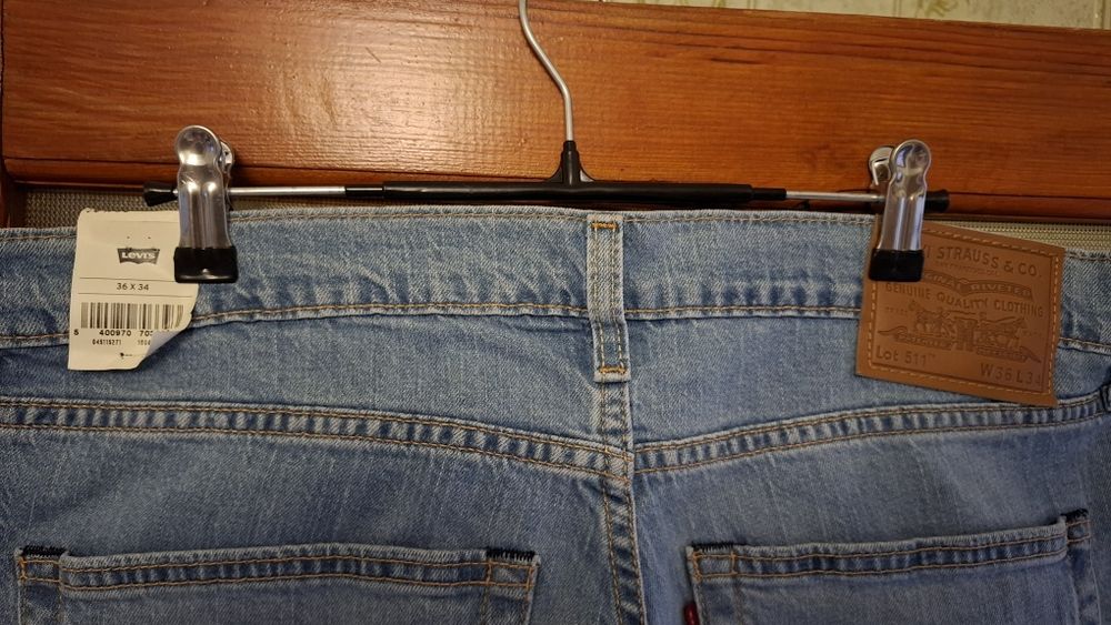 Продам джинсы новые