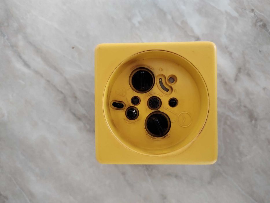 Продавам три часовника