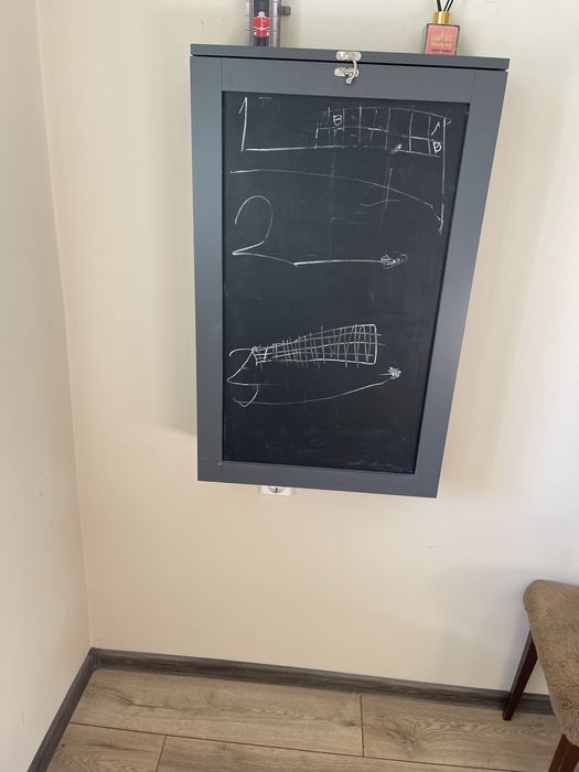 Бюро сгъваемо за стена