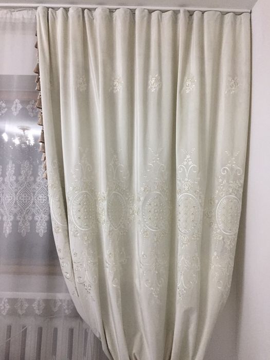 Продам шторы из бархата цвета слоновой кости