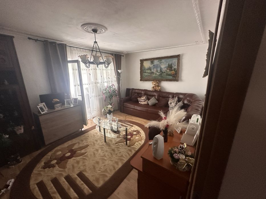 Vand apartament doua camere decomandat centrala