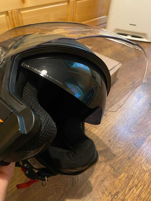 Продавам каска Богота