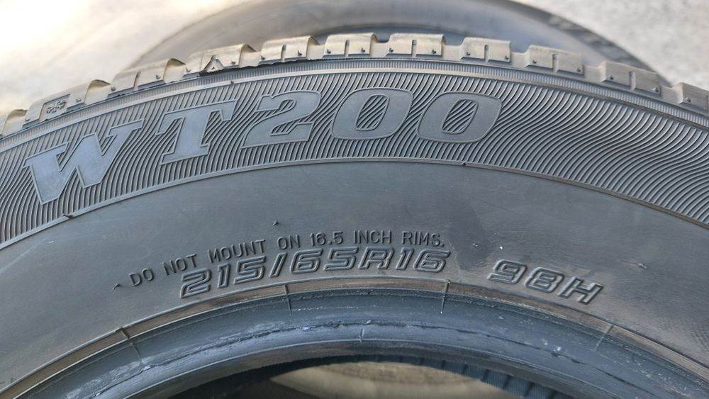 Зимни гуми 215/65/16 Sumitomo 2 броя
