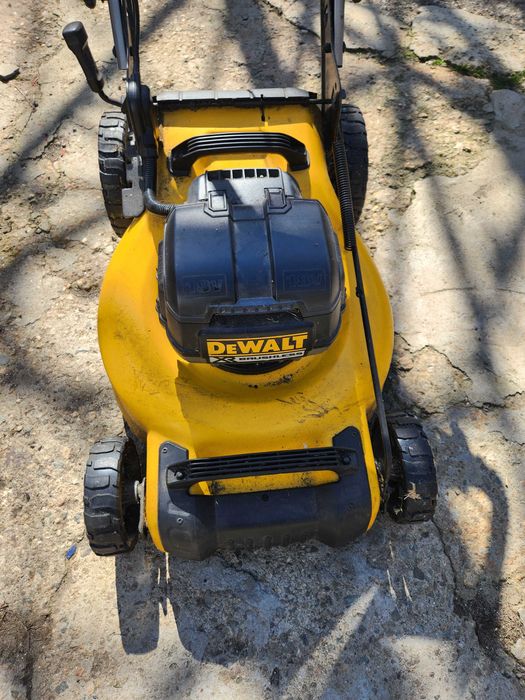 DEWALT Акумулаторна косачка DCMW564N, 2x18 V, 48 см, без батерия и зар