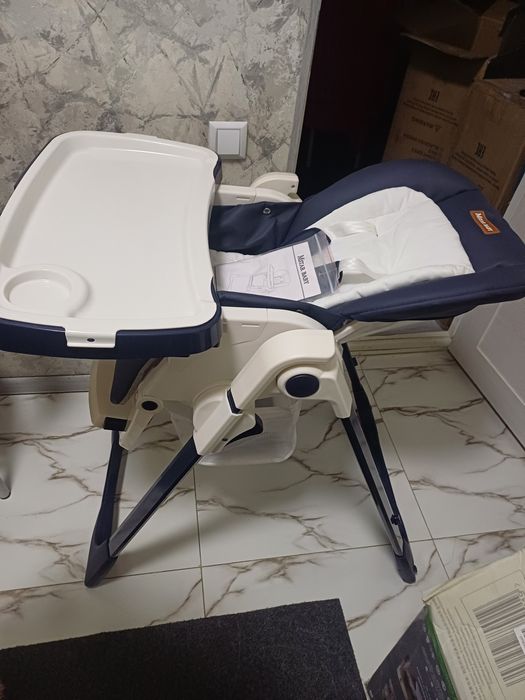 Продаётся фирменный кормления стульчики