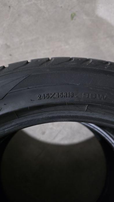 Шины 245/45R18 2шт