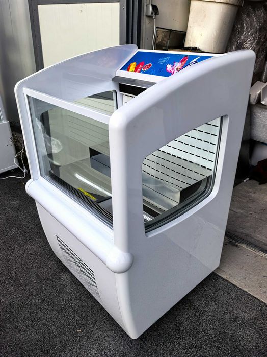 Хладилна витрина 90литра, CF-90