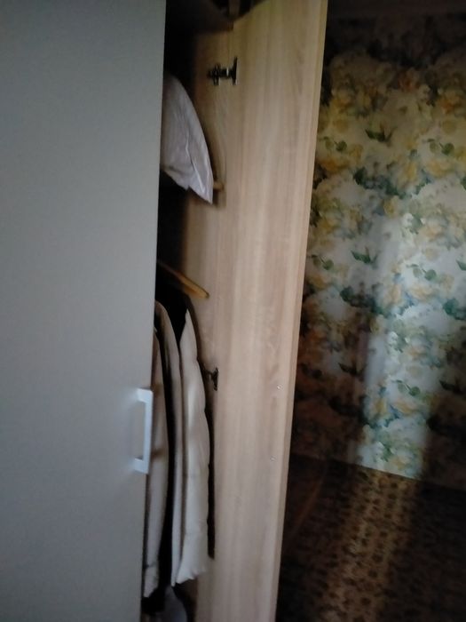 Шкаф распашной в отличном