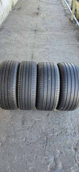 4 anvelope vara Pirelli,fata 245/40/21,spate 275/35/21.Pretul este pe bucata.
