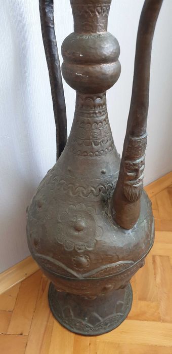 Стар много голям меден ибрик