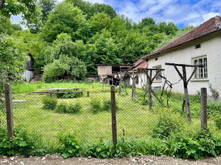 Продава се къща в село Рибарица