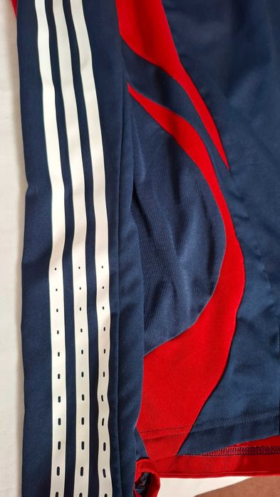 Продавам горнище на Байерн Мюнхен