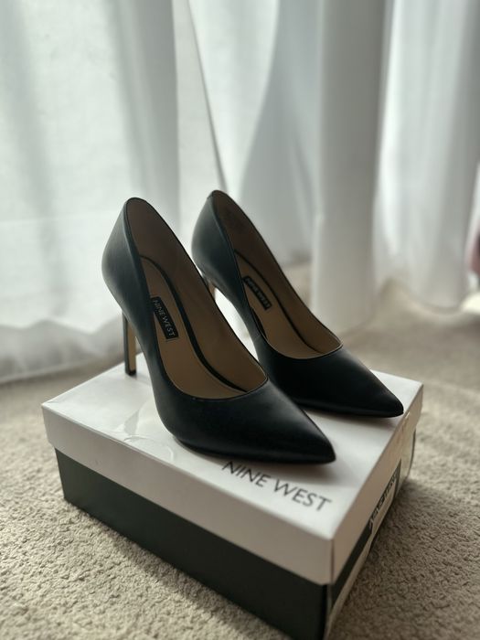 Pantofi negri stiletto Nine West 37 / 6.5