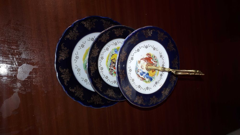 Блюда, тарелки, ваза, рюмки