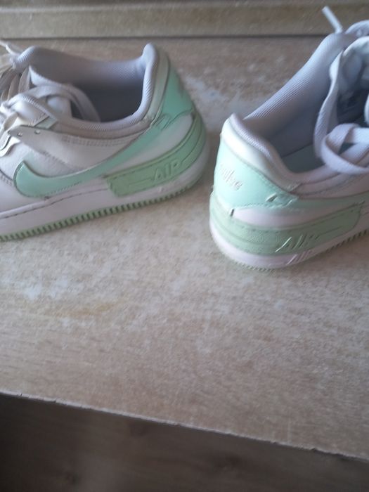 Adidași nike force albi
