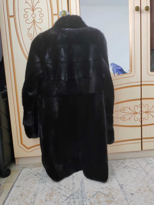 Продам норковую шубу.